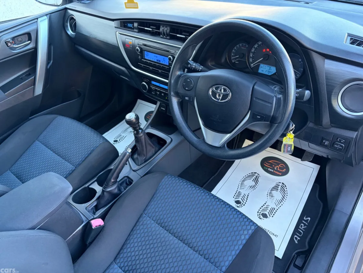 Toyota Auris Hatchback, Petrol, 2014, Grey