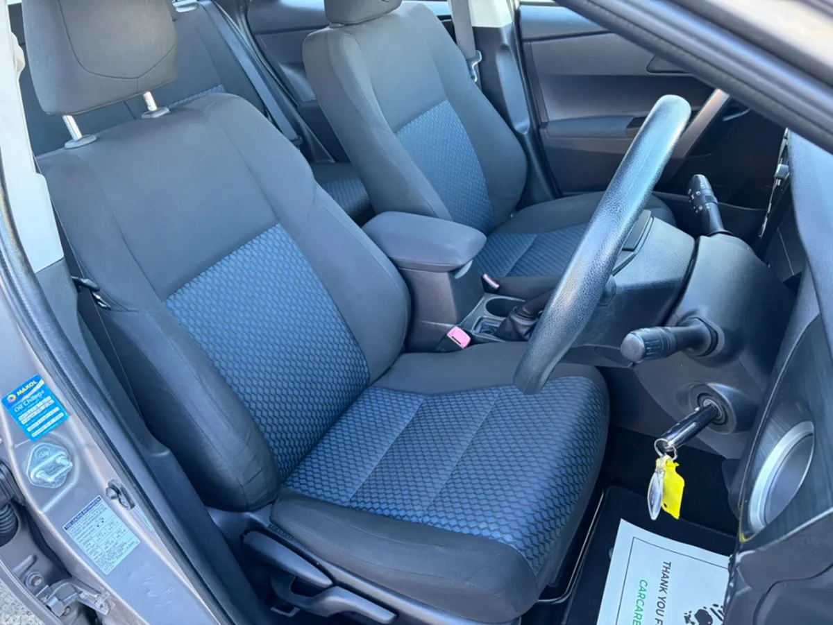 Toyota Auris Hatchback, Petrol, 2014, Grey