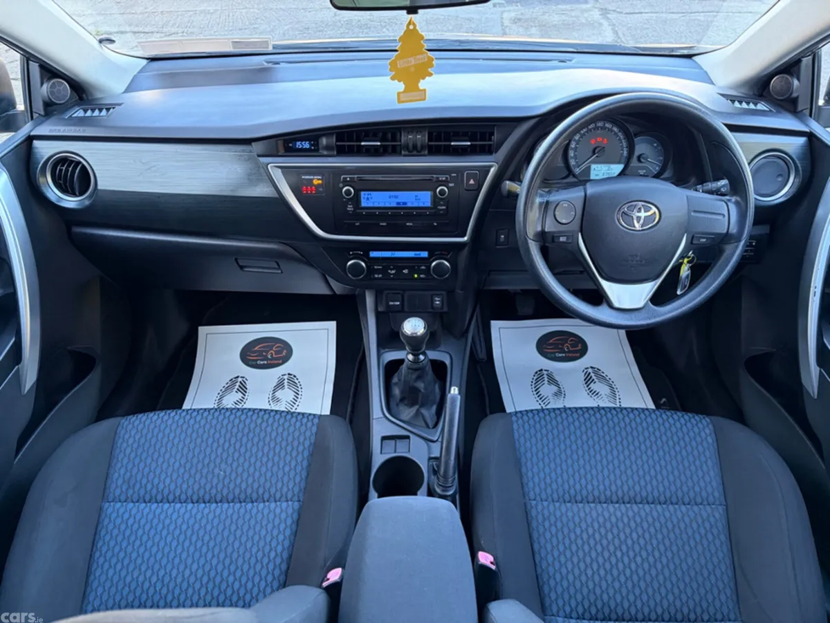 Toyota Auris Hatchback, Petrol, 2014, Grey