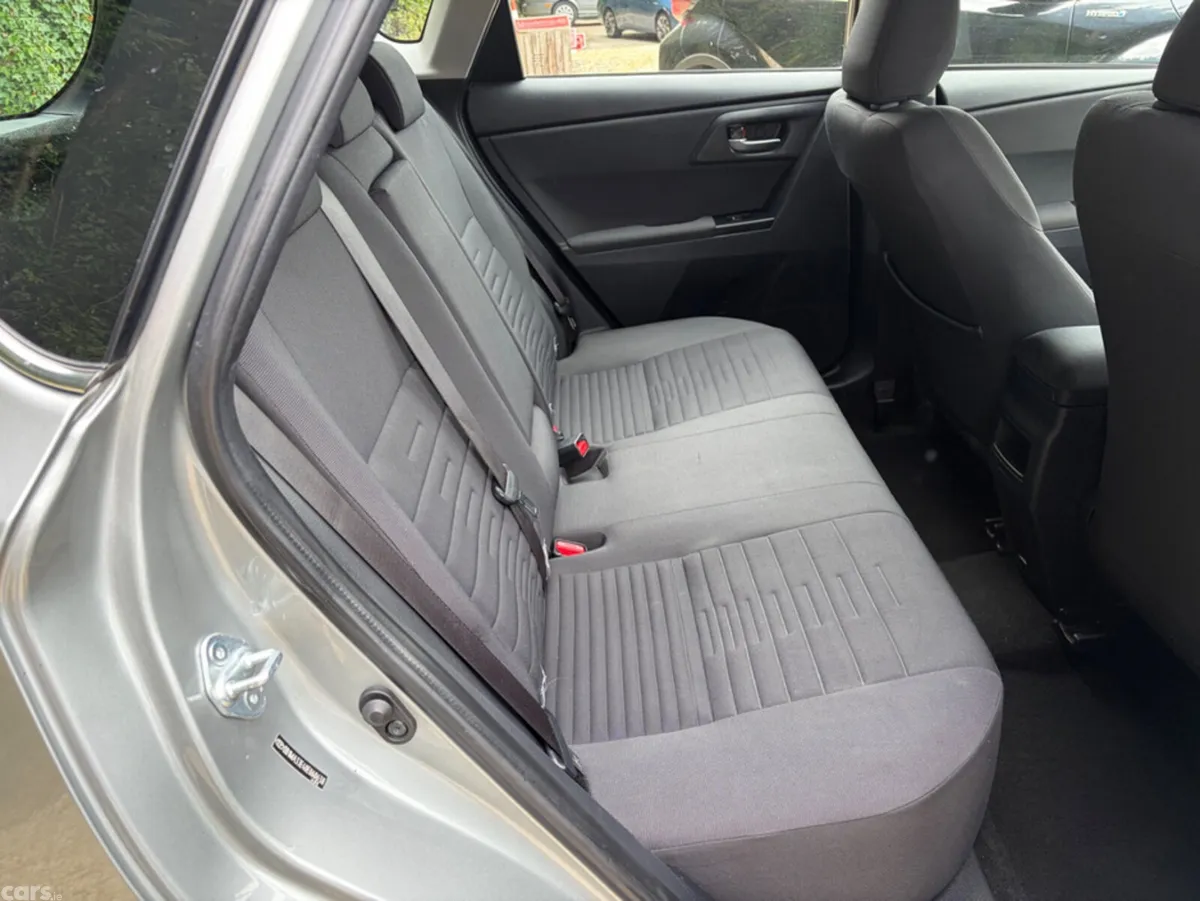 Toyota Auris Hatchback, Petrol, 2019, Grey