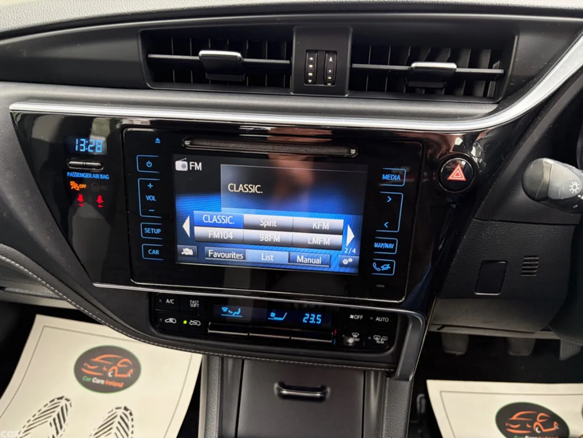 Toyota Auris Hatchback, Petrol, 2019, Grey