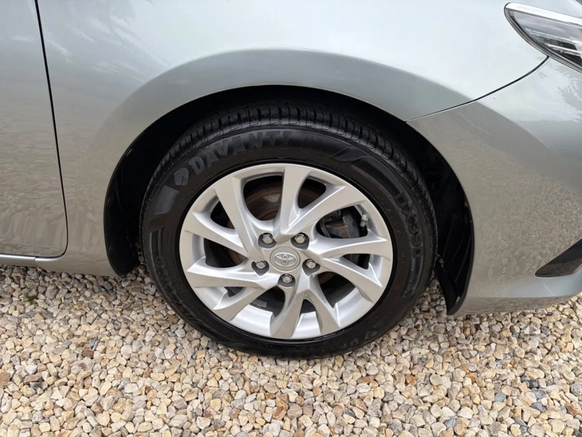 Toyota Auris Hatchback, Petrol, 2019, Grey