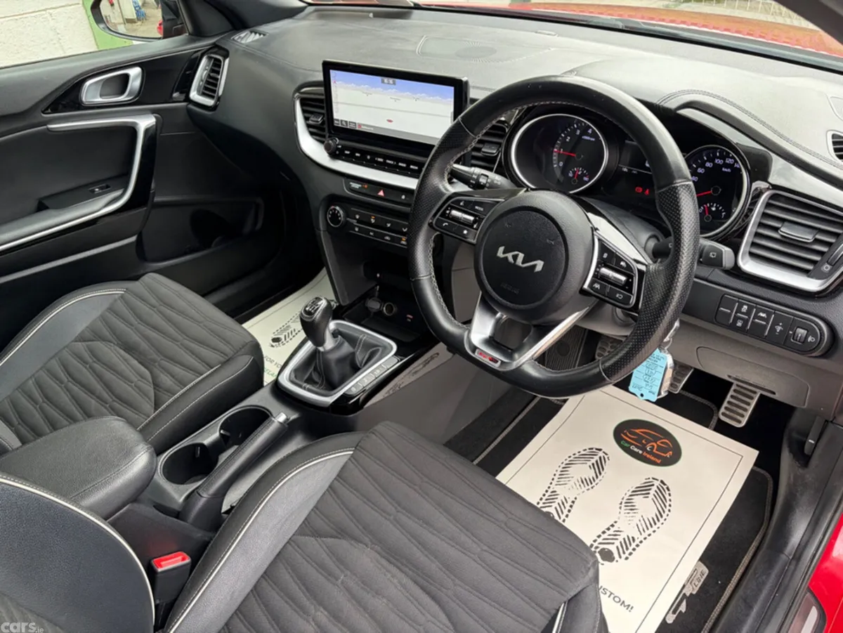 Kia Ceed Hatchback, Petrol, 2022, Red