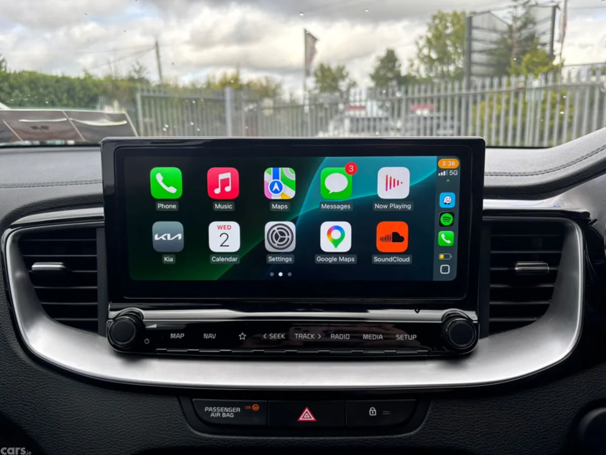 Kia Ceed Hatchback, Petrol, 2022, Red