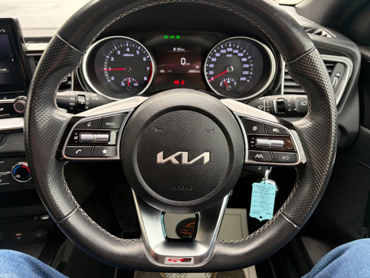 Kia Ceed Hatchback, Petrol, 2022, Red