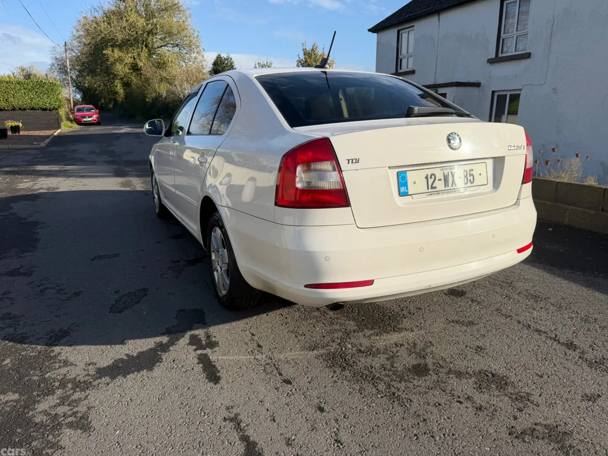 Skoda Octavia Saloon, Diesel, 2012, White