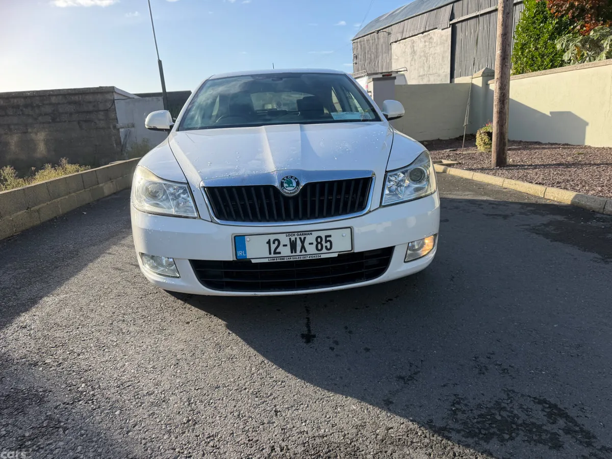 Skoda Octavia Saloon, Diesel, 2012, White