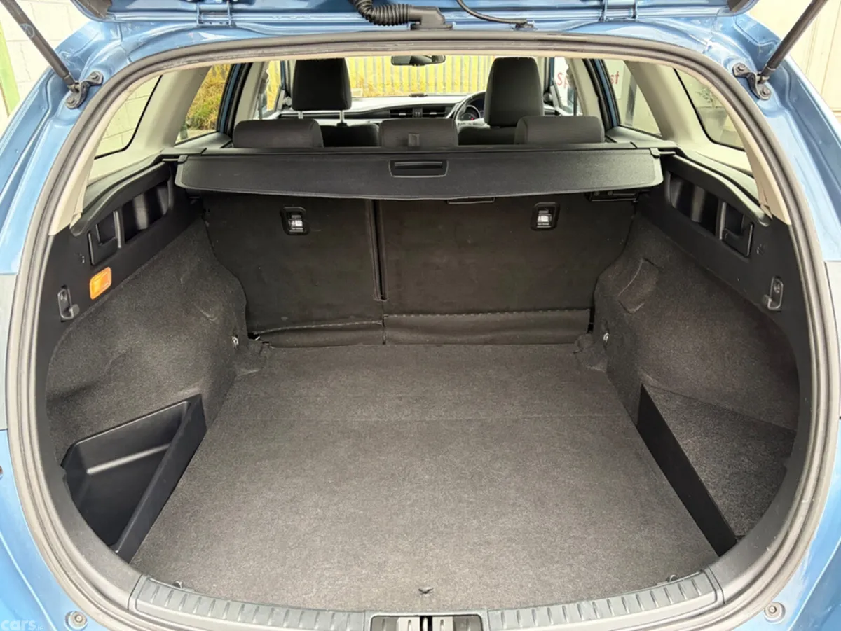 Toyota Auris Estate, Petrol Hybrid, 2016, Blue