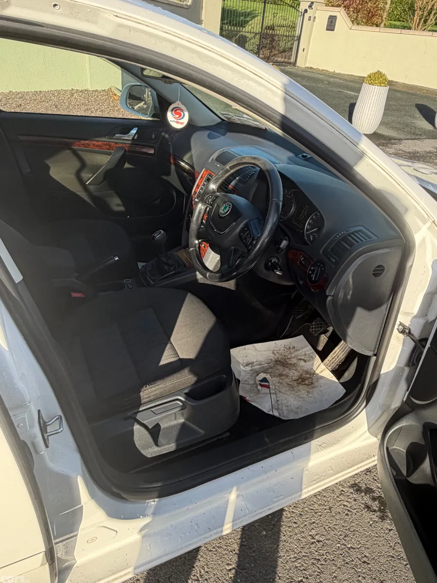 Skoda Octavia Saloon, Diesel, 2012, White