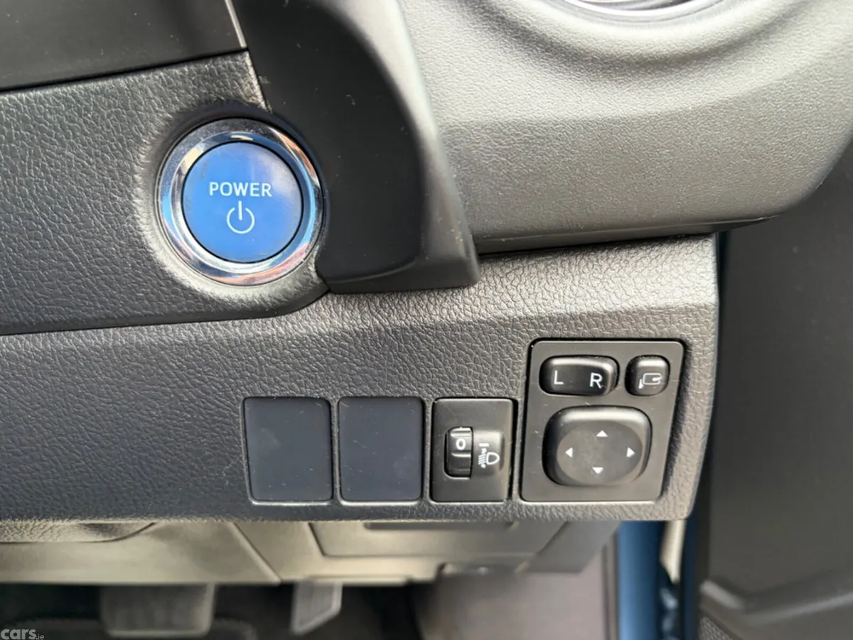 Toyota Auris Estate, Petrol Hybrid, 2016, Blue