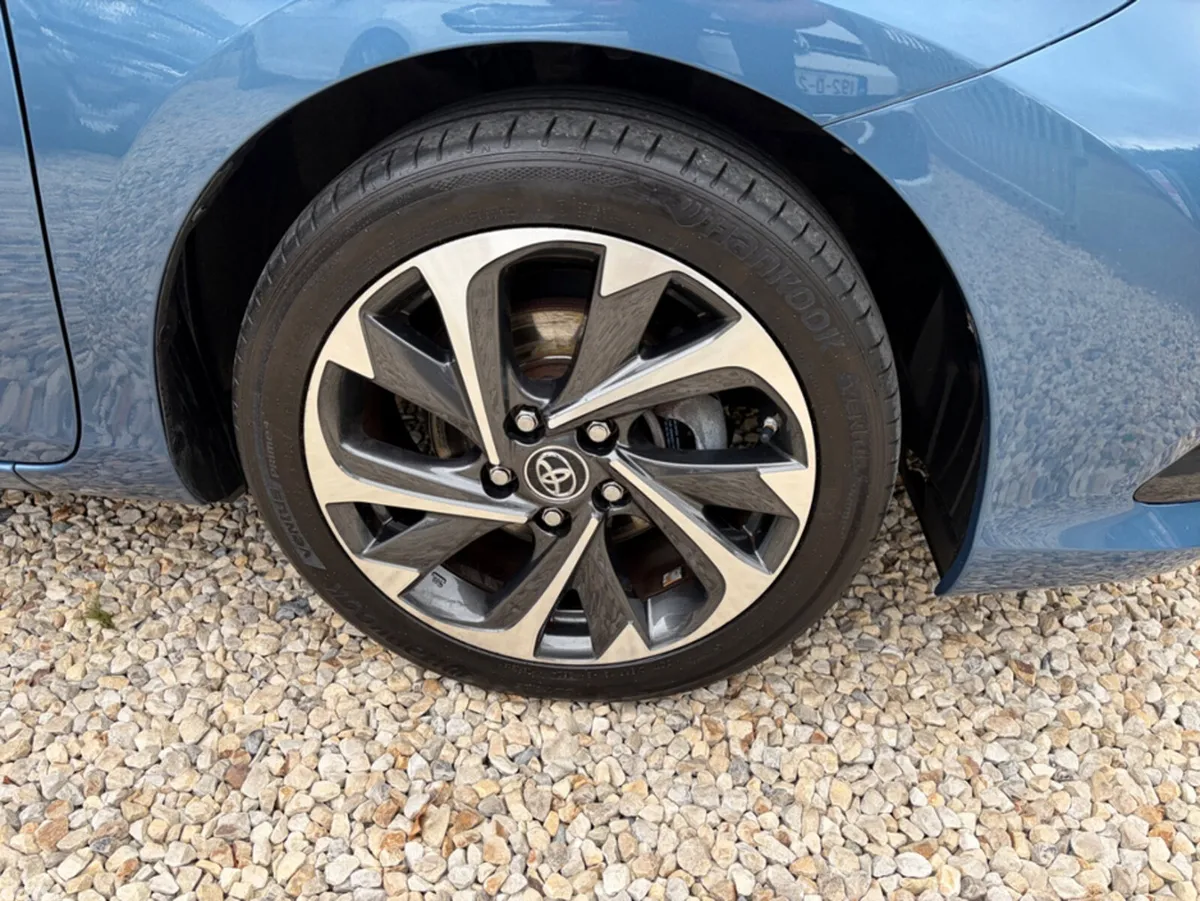 Toyota Auris Estate, Petrol Hybrid, 2016, Blue