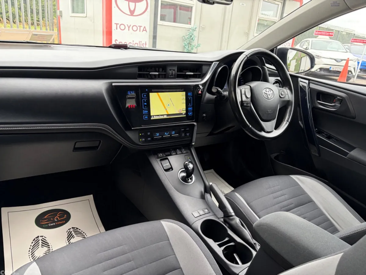 Toyota Auris Estate, Petrol Hybrid, 2016, Blue