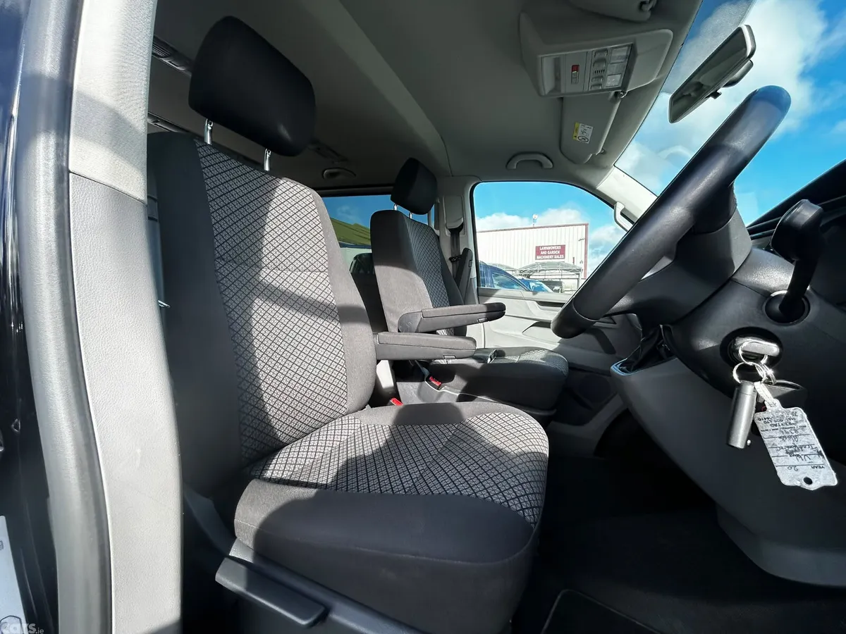 Volkswagen Transporter MPV, Diesel, 2021, Black