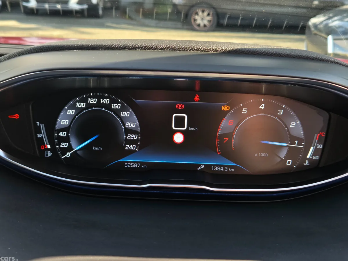 Peugeot 3008 MPV, Petrol, 2020, Red