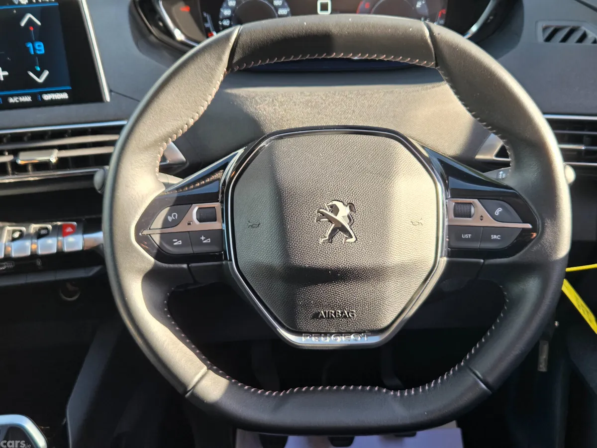 Peugeot 3008 MPV, Petrol, 2020, Red