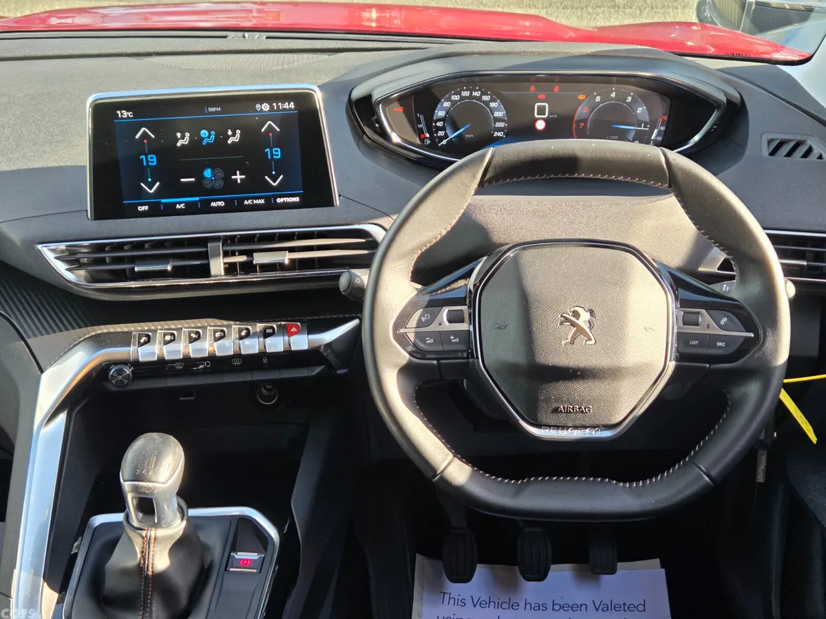 Peugeot 3008 MPV, Petrol, 2020, Red