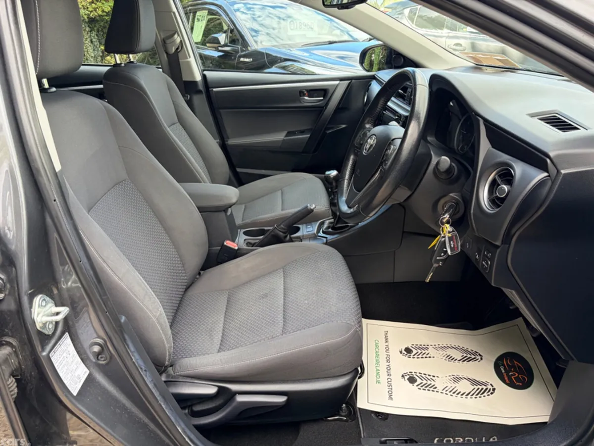 Toyota Corolla Saloon, Petrol, 2018, Grey