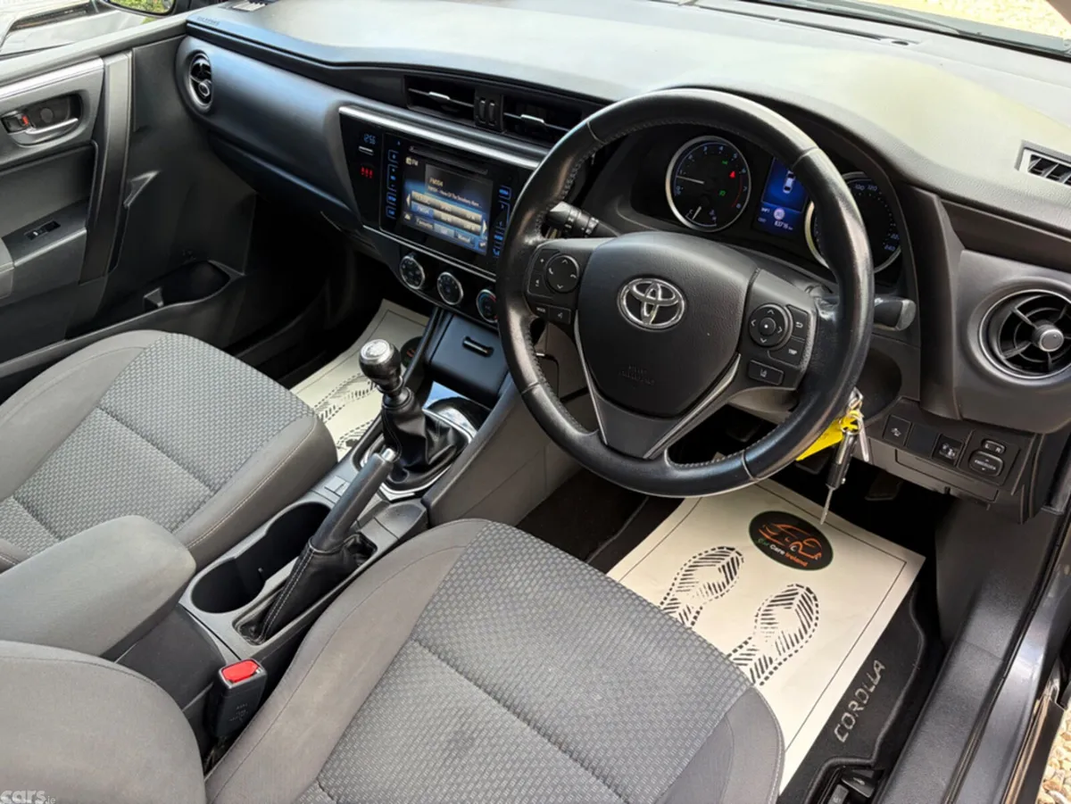 Toyota Corolla Saloon, Petrol, 2018, Grey