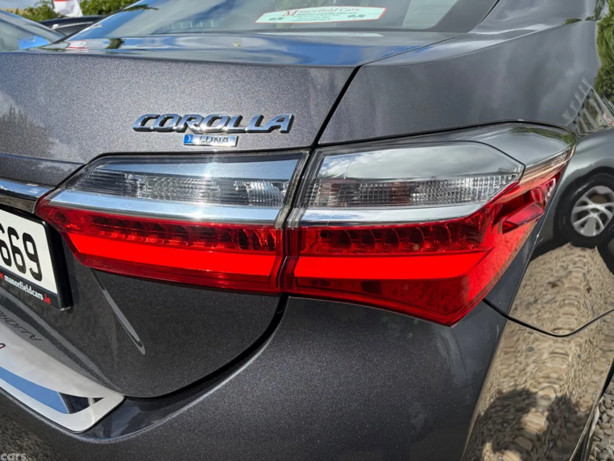 Toyota Corolla Saloon, Petrol, 2018, Grey