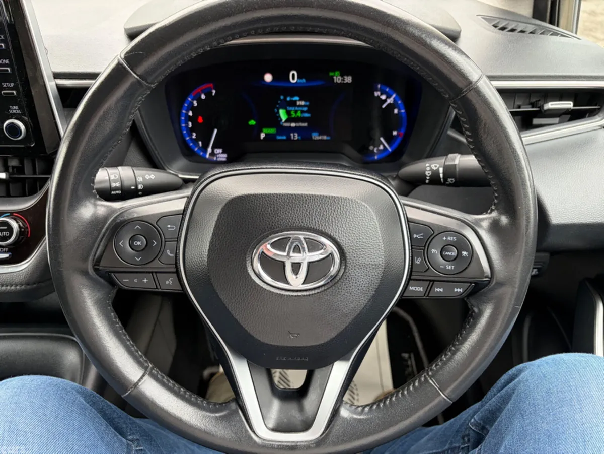 Toyota Corolla Saloon, Petrol Hybrid, 2019, Green
