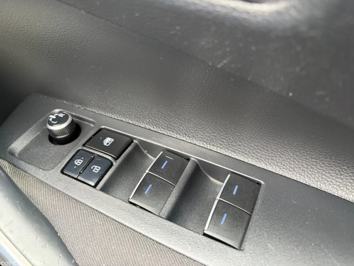 Toyota Corolla Saloon, Petrol Hybrid, 2019, Green