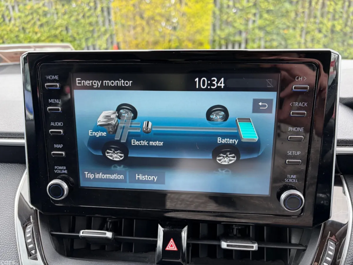 Toyota Corolla Saloon, Petrol Hybrid, 2019, Green