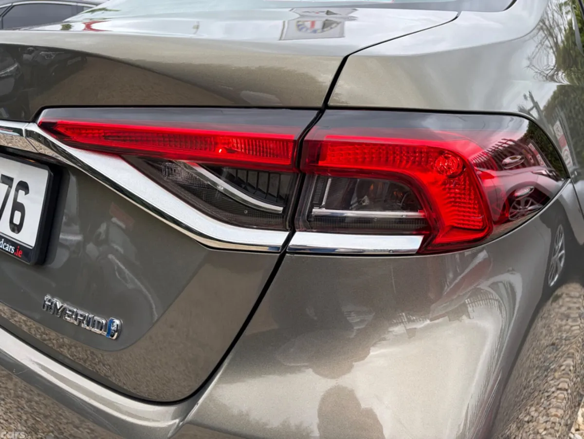 Toyota Corolla Saloon, Petrol Hybrid, 2019, Green
