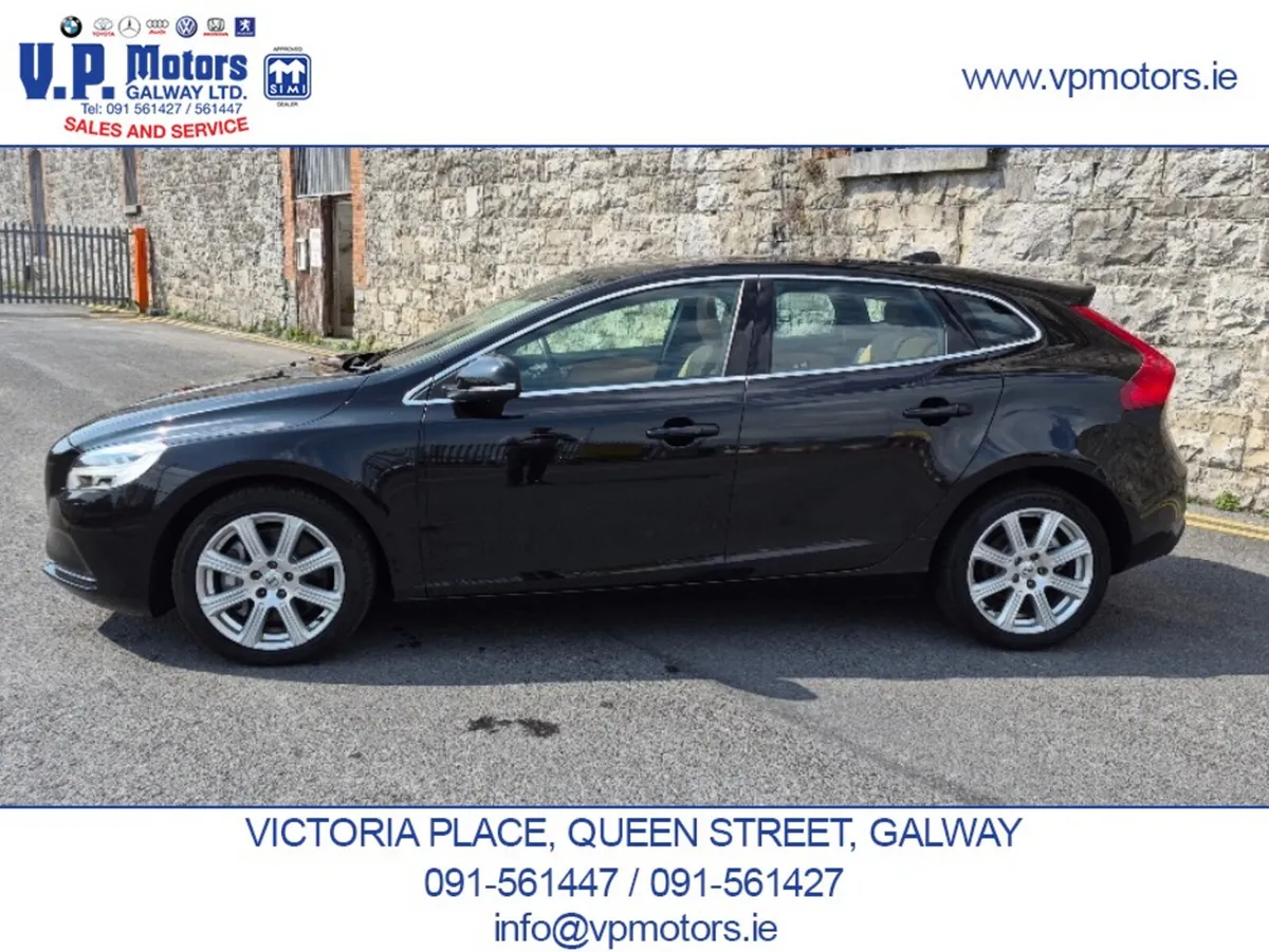 Volvo V40 Hatchback, Petrol, 2020, Black