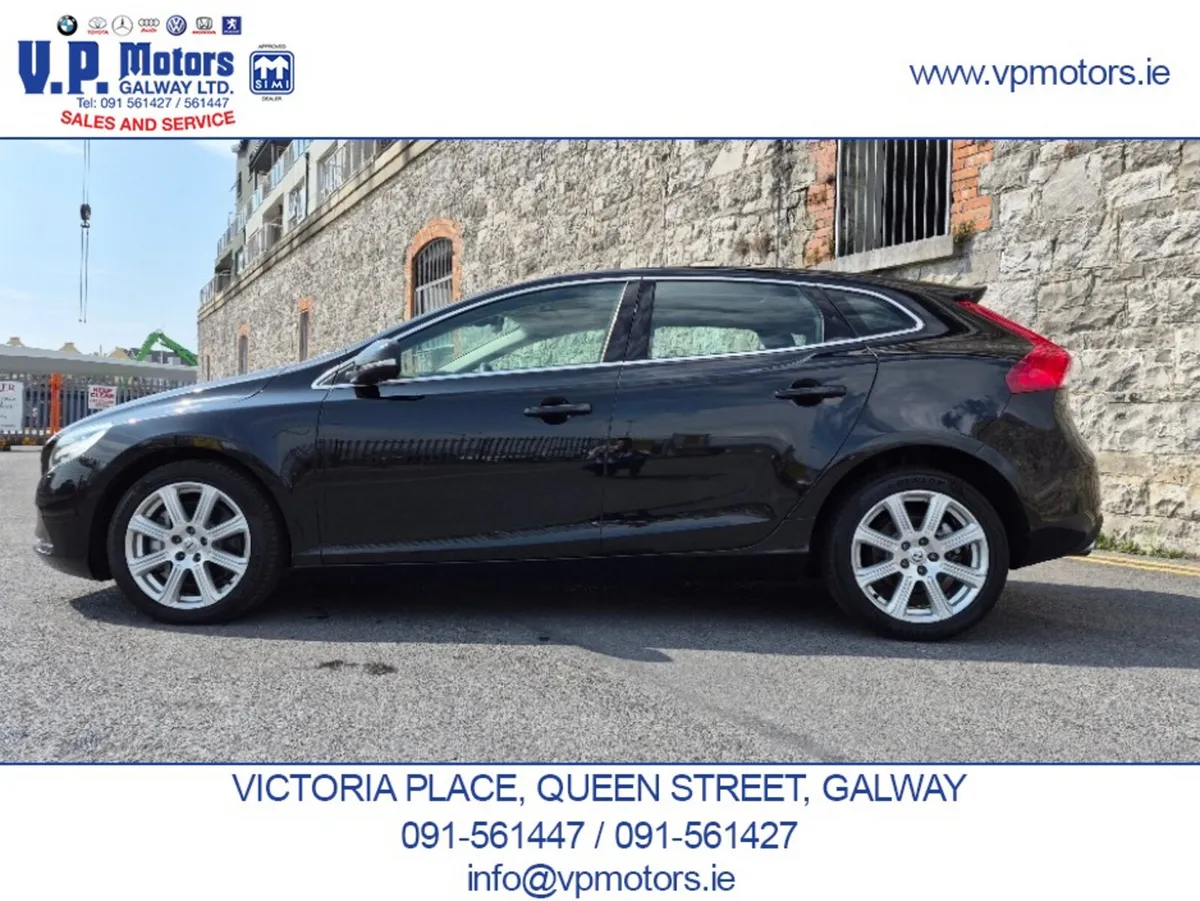 Volvo V40 Hatchback, Petrol, 2020, Black