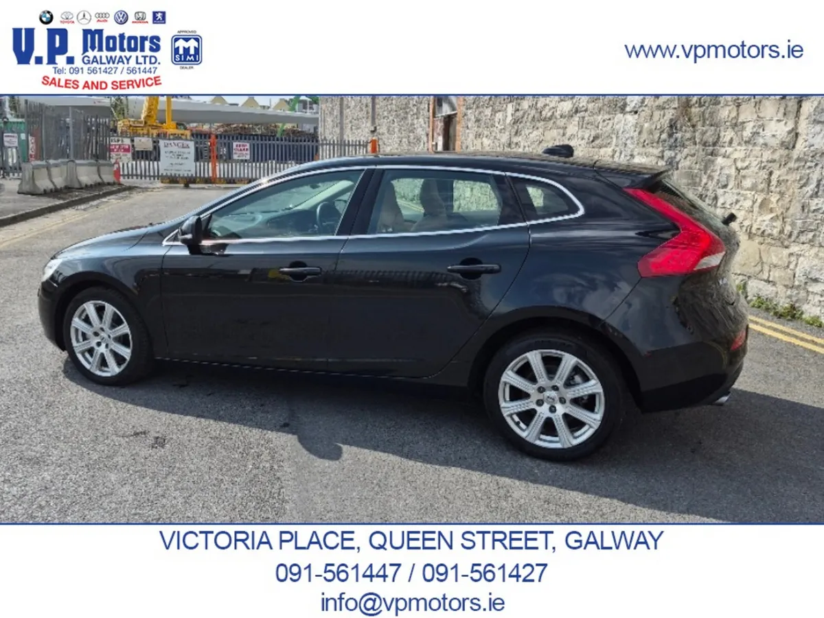 Volvo V40 Hatchback, Petrol, 2020, Black