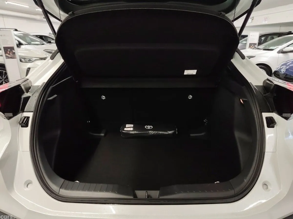 Toyota C-HR SUV, Petrol Hybrid, 2026, White