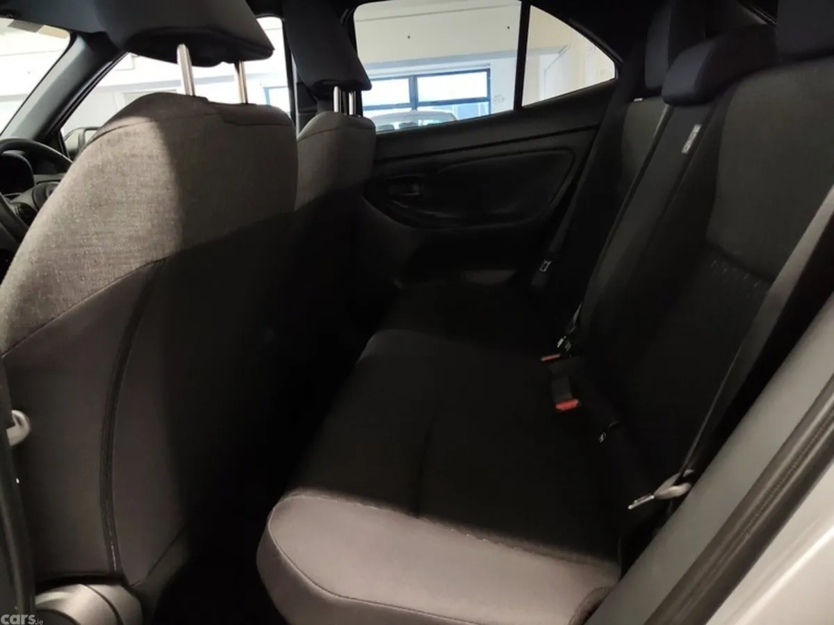 Toyota Yaris Cross Hatchback, Petrol Hybrid, 2026, Grey