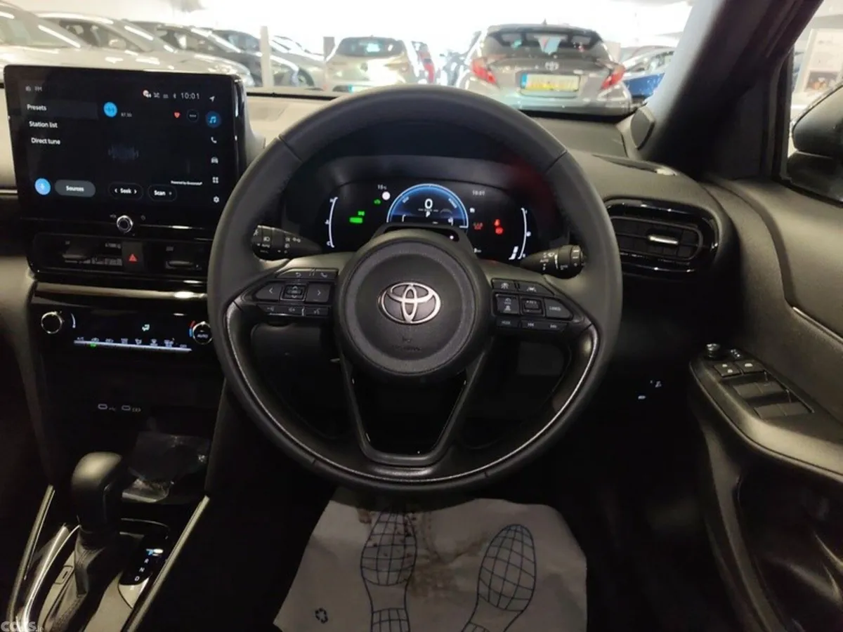 Toyota Yaris Cross Hatchback, Petrol Hybrid, 2026, Grey