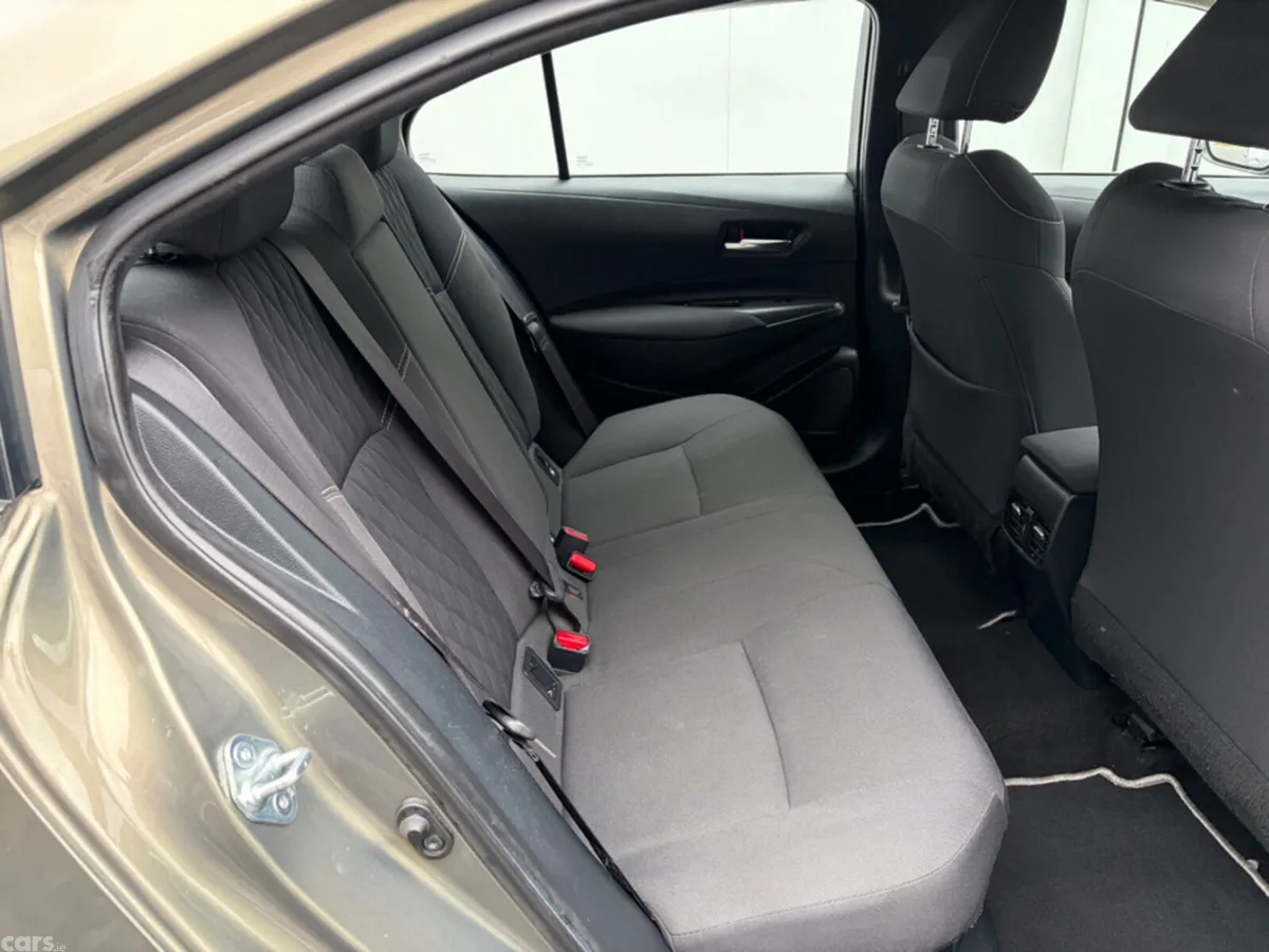 Toyota Corolla Saloon, Petrol Hybrid, 2019, Green