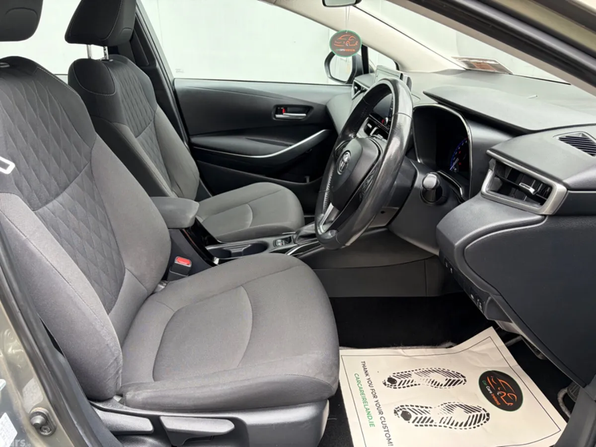 Toyota Corolla Saloon, Petrol Hybrid, 2019, Green