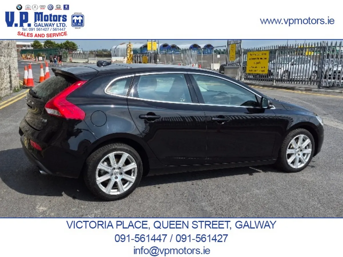 Volvo V40 Hatchback, Petrol, 2020, Black