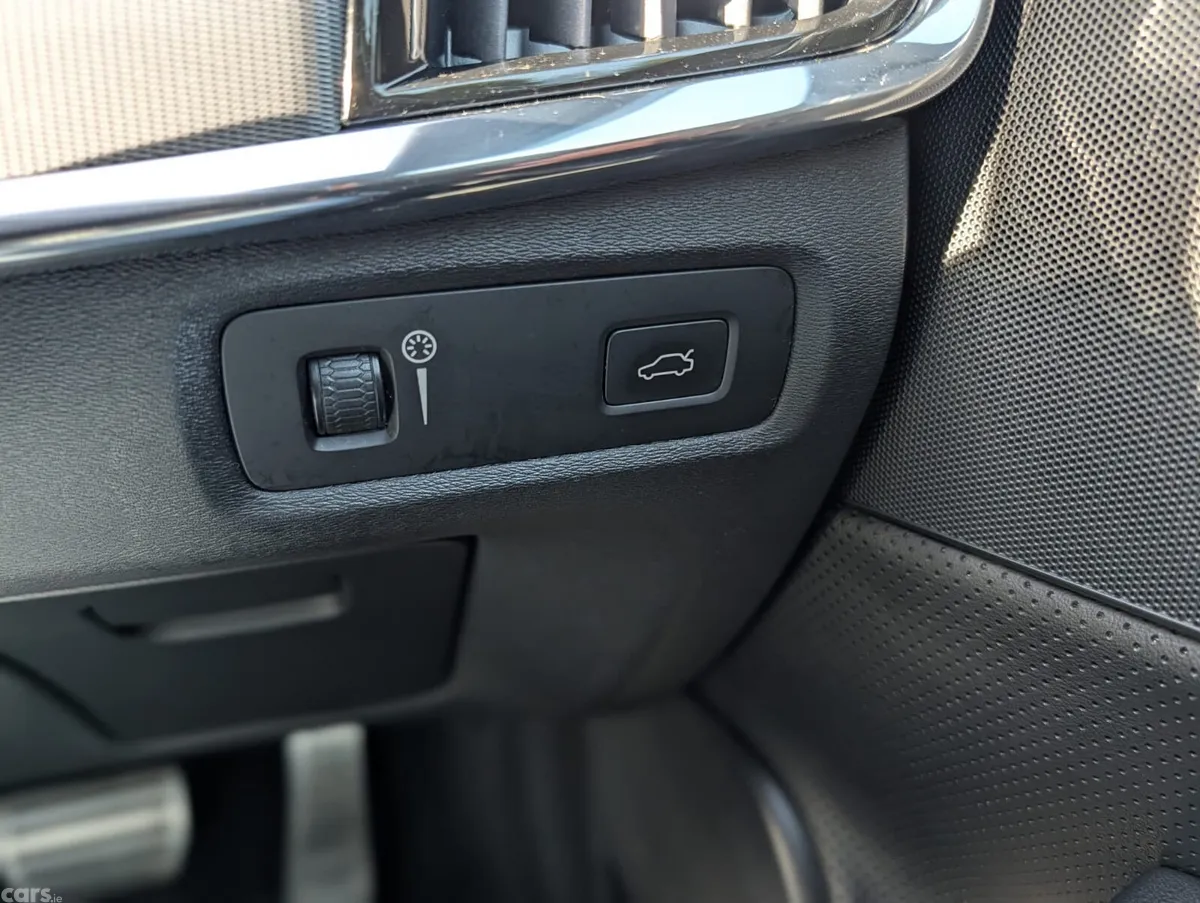 Volvo S90 Saloon, Diesel, 2019, Black