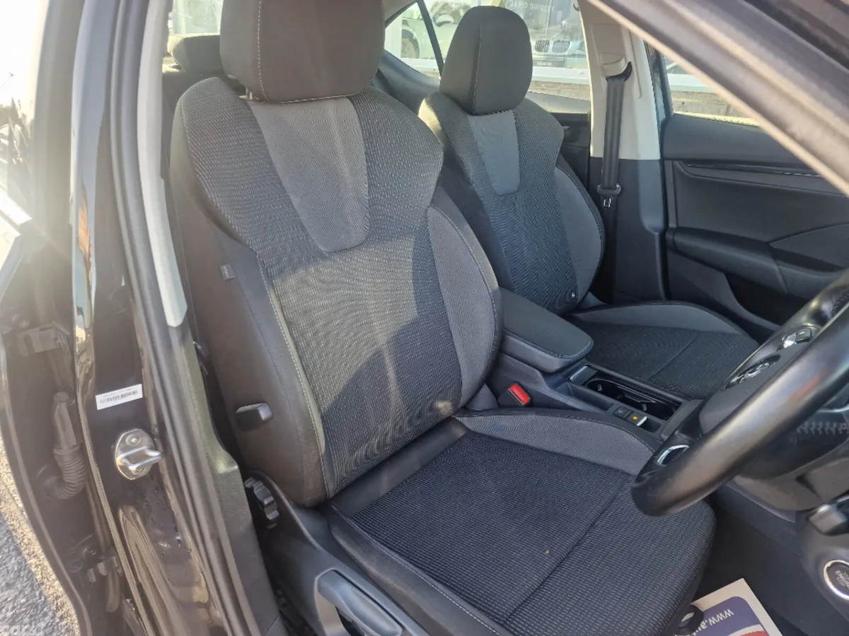 Skoda Octavia Saloon, Diesel, 2022, Black