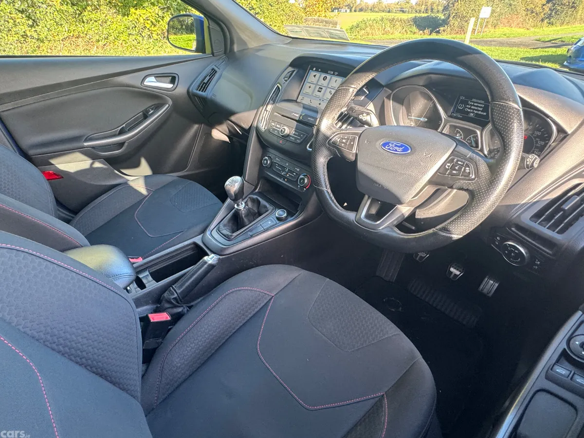 Ford Focus Hatchback, Diesel, 2017, Blue