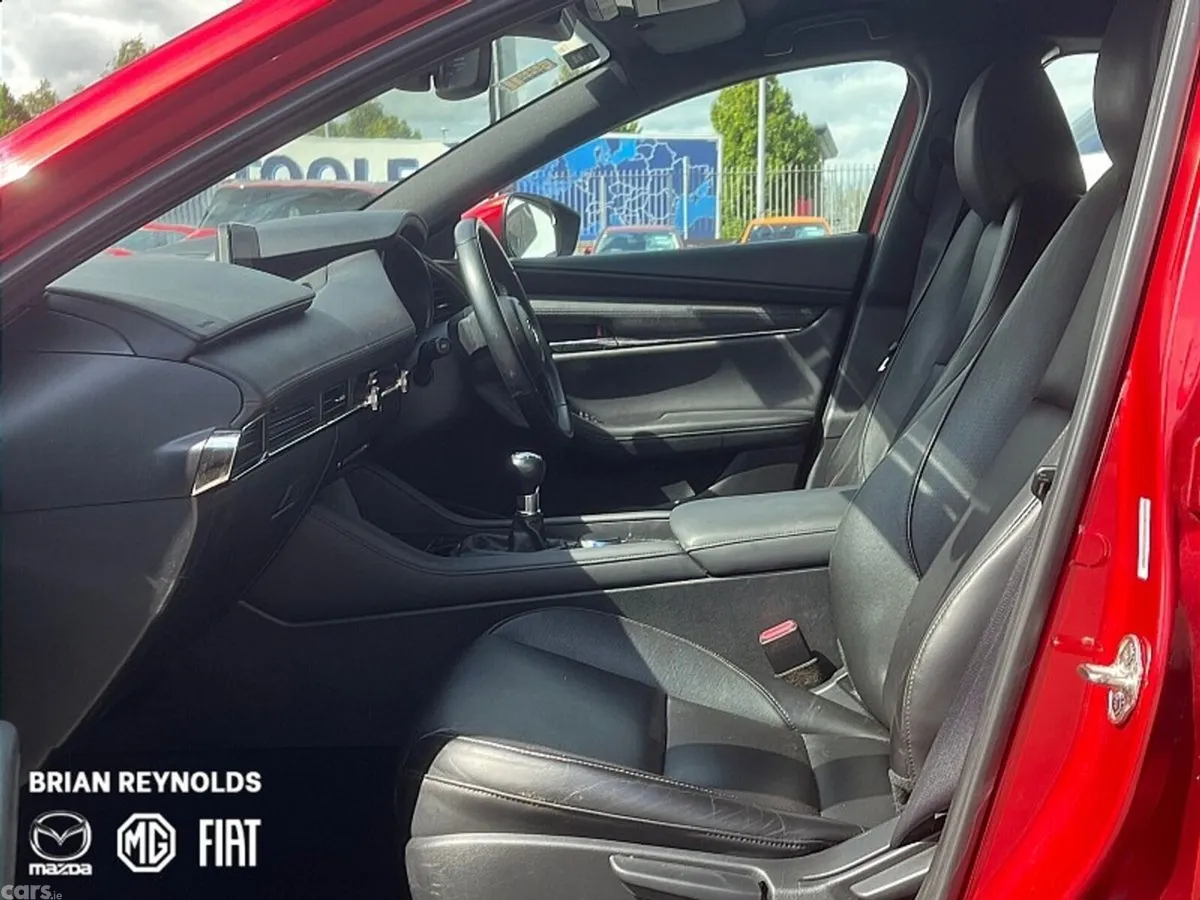 Mazda Mazda3 Hatchback, Petrol, 2021, Red
