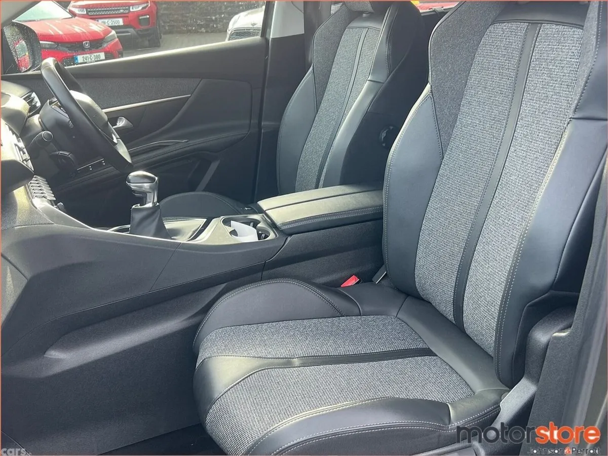 Peugeot 5008 MPV, Petrol, 2020, Grey