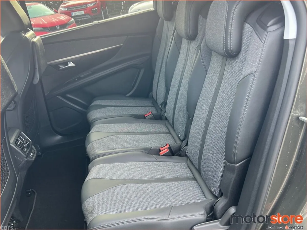 Peugeot 5008 MPV, Petrol, 2020, Grey