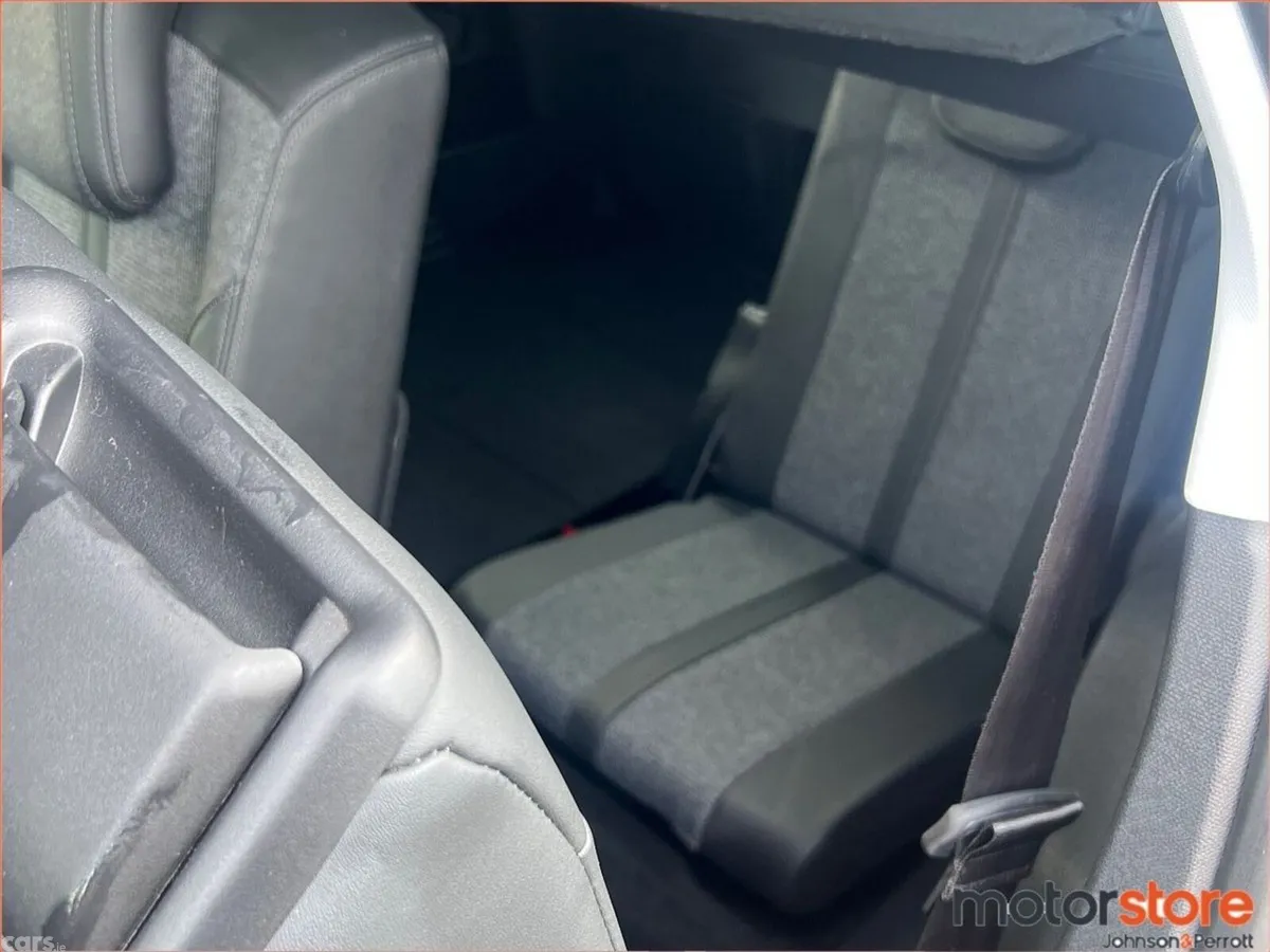 Peugeot 5008 MPV, Petrol, 2020, Grey