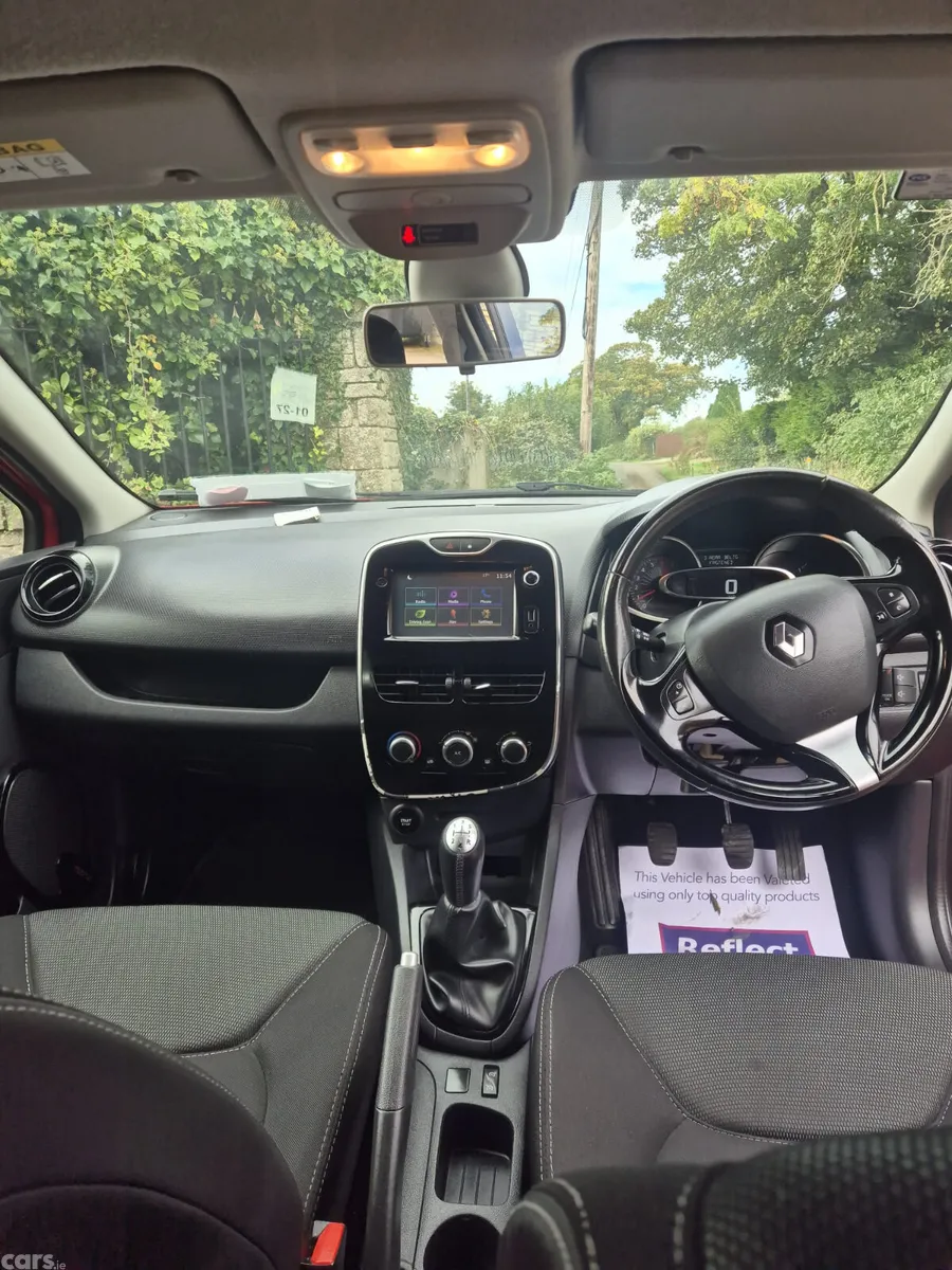 Renault Clio Hatchback, Petrol, 2017, Red