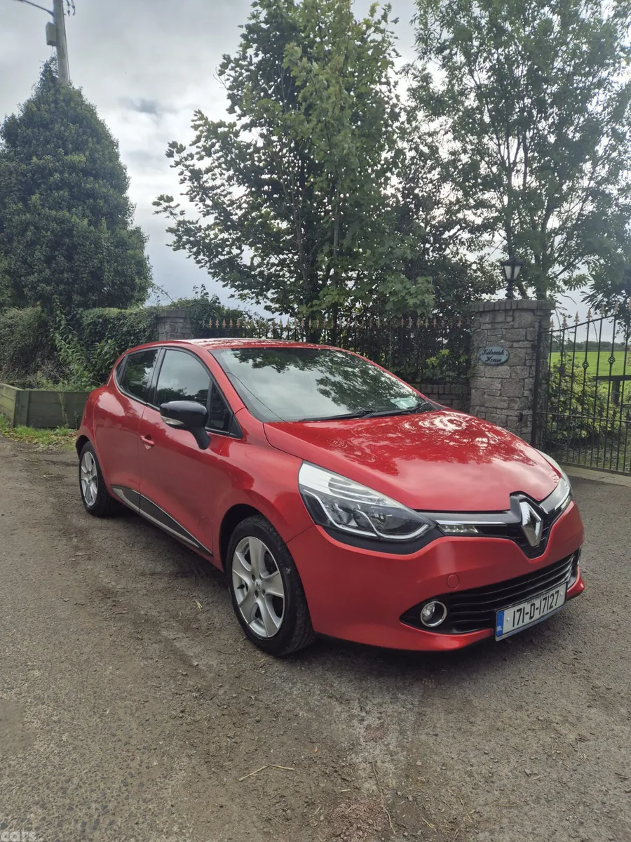 Renault Clio Hatchback, Petrol, 2017, Red