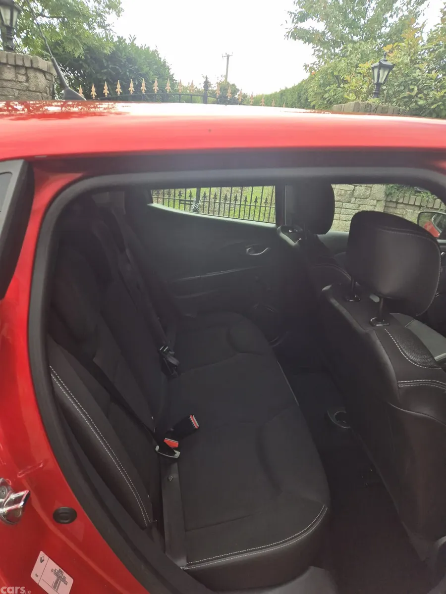 Renault Clio Hatchback, Petrol, 2017, Red