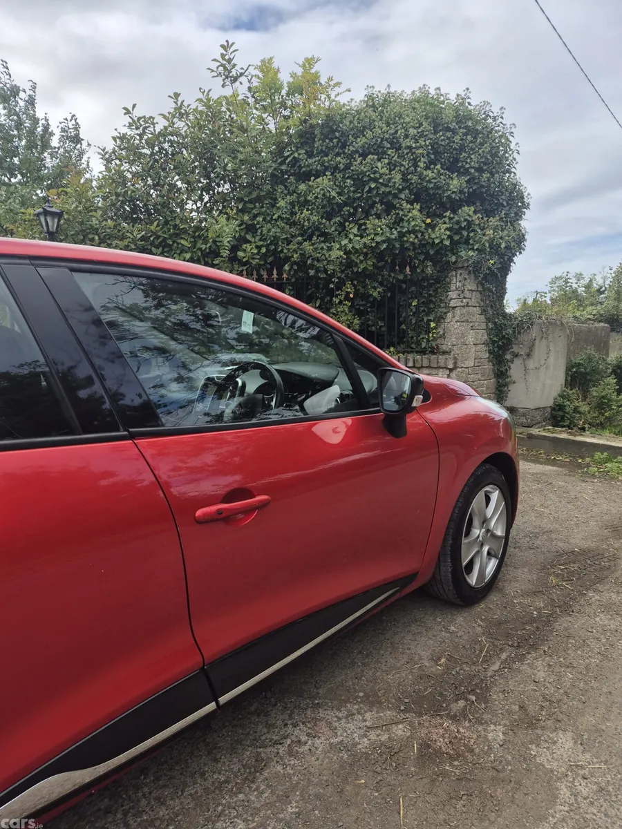 Renault Clio Hatchback, Petrol, 2017, Red