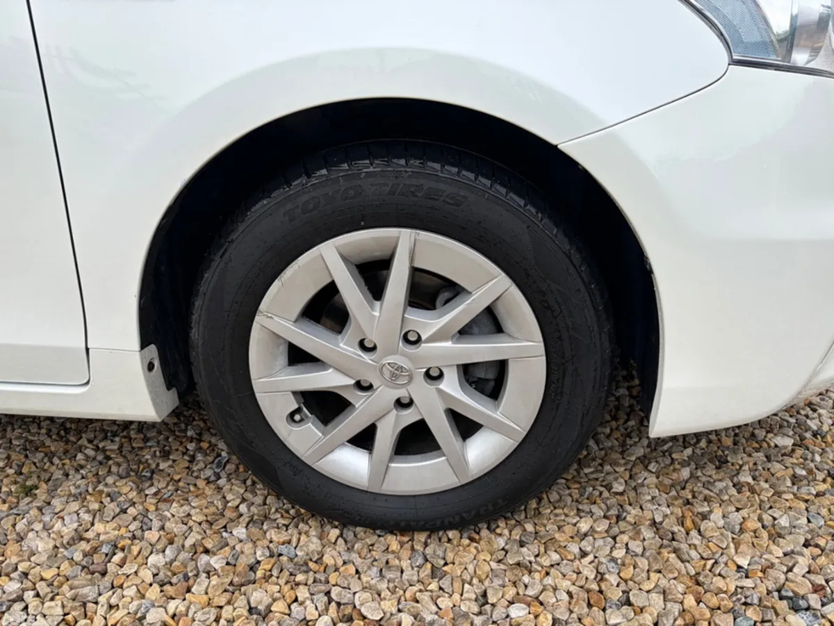 Toyota Prius MPV, Petrol Hybrid, 2013, White