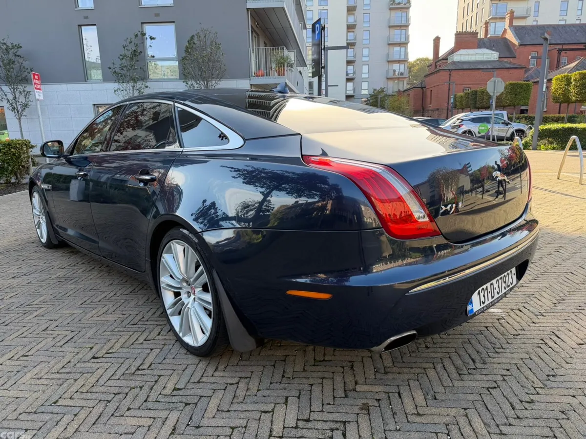 Jaguar XJ Saloon, Diesel, 2013, Blue