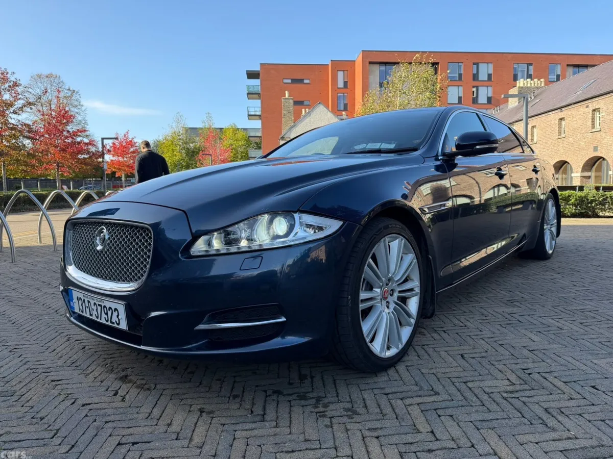 Jaguar XJ Saloon, Diesel, 2013, Blue
